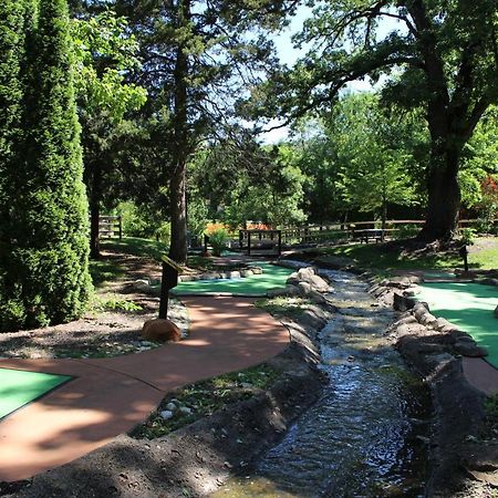 Utica Grand Bear Resort At Starved Rock מראה חיצוני תמונה