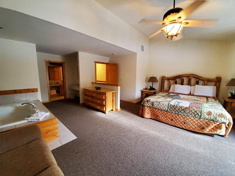 Utica Grand Bear Resort At Starved Rock מראה חיצוני תמונה
