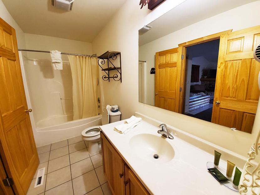 Utica Grand Bear Resort At Starved Rock מראה חיצוני תמונה
