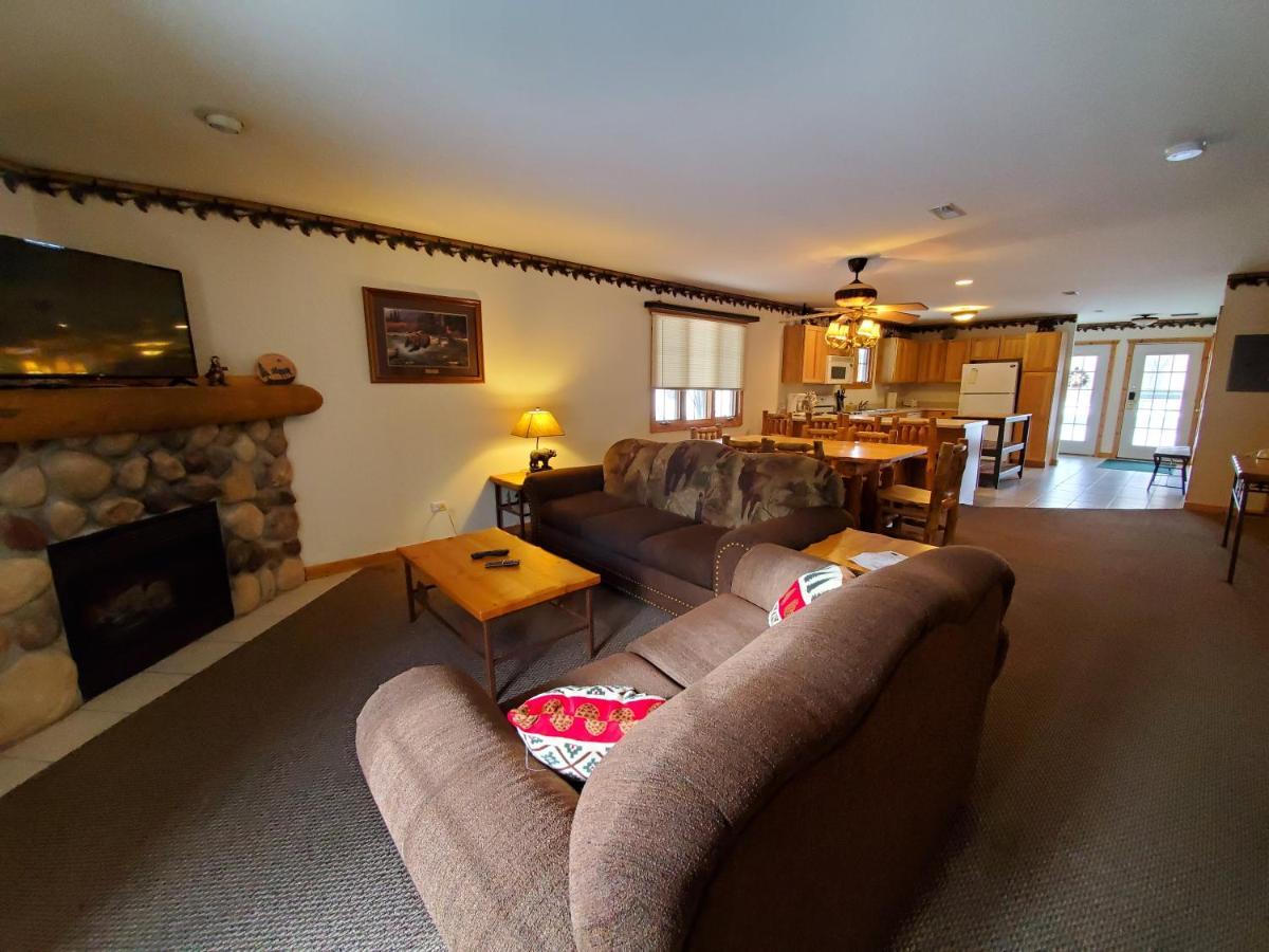 Utica Grand Bear Resort At Starved Rock מראה חיצוני תמונה