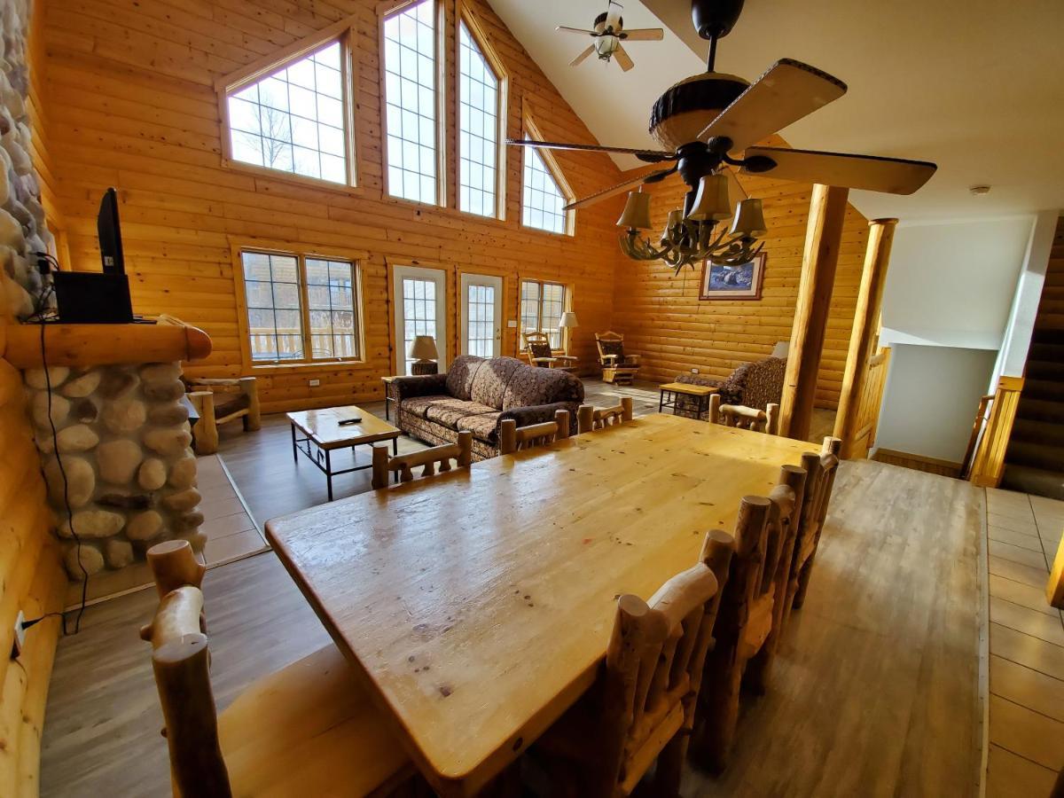 Utica Grand Bear Resort At Starved Rock מראה חיצוני תמונה